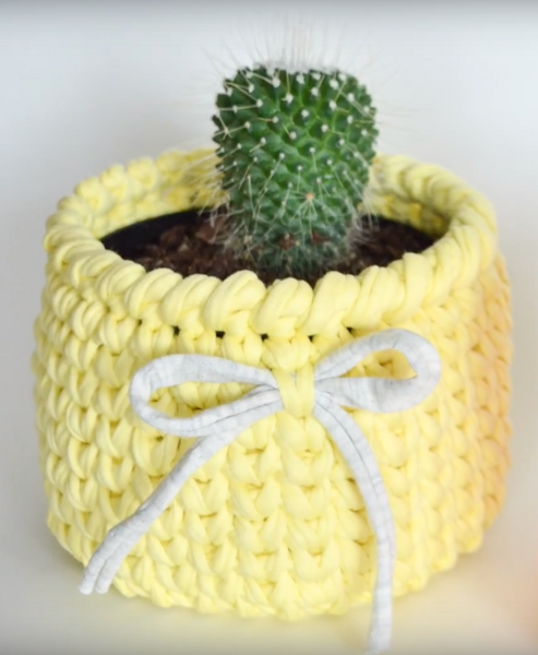 MINI CROCHET BASKET WITH T-SHIRT YARN